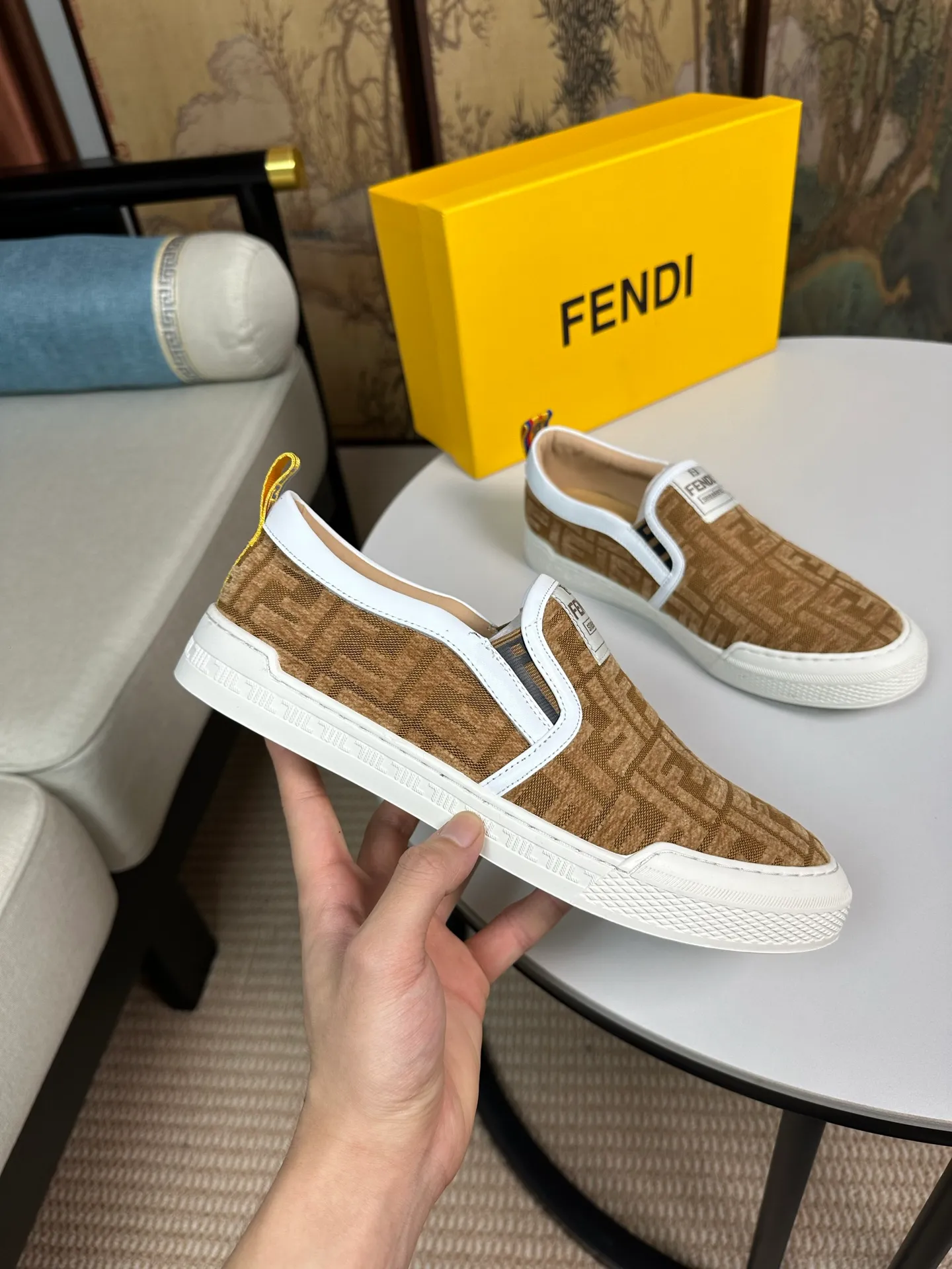 Factory price 380💰 (FENDI) New style 👊🏻 upper 🇮🇹 imported cowhide fabric 🇩🇪 imported sheepskin lining. The original outsole is molded to highlight the identity of every man, and the upper foot is stable and stable🚶🏻🚶🏻The high-end custom counters reproduce the original version📯No matter the wind or rain, the shoe last remains unchanged and can withstand the verification of time🔍️,🔵 Size: 38-44 (45 is custom-made and cannot be returned or exchanged